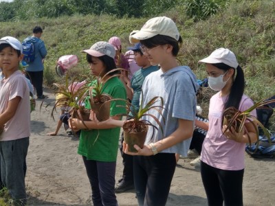 接力守護宜蘭海岸 學生合力種下小樹苗 (4)